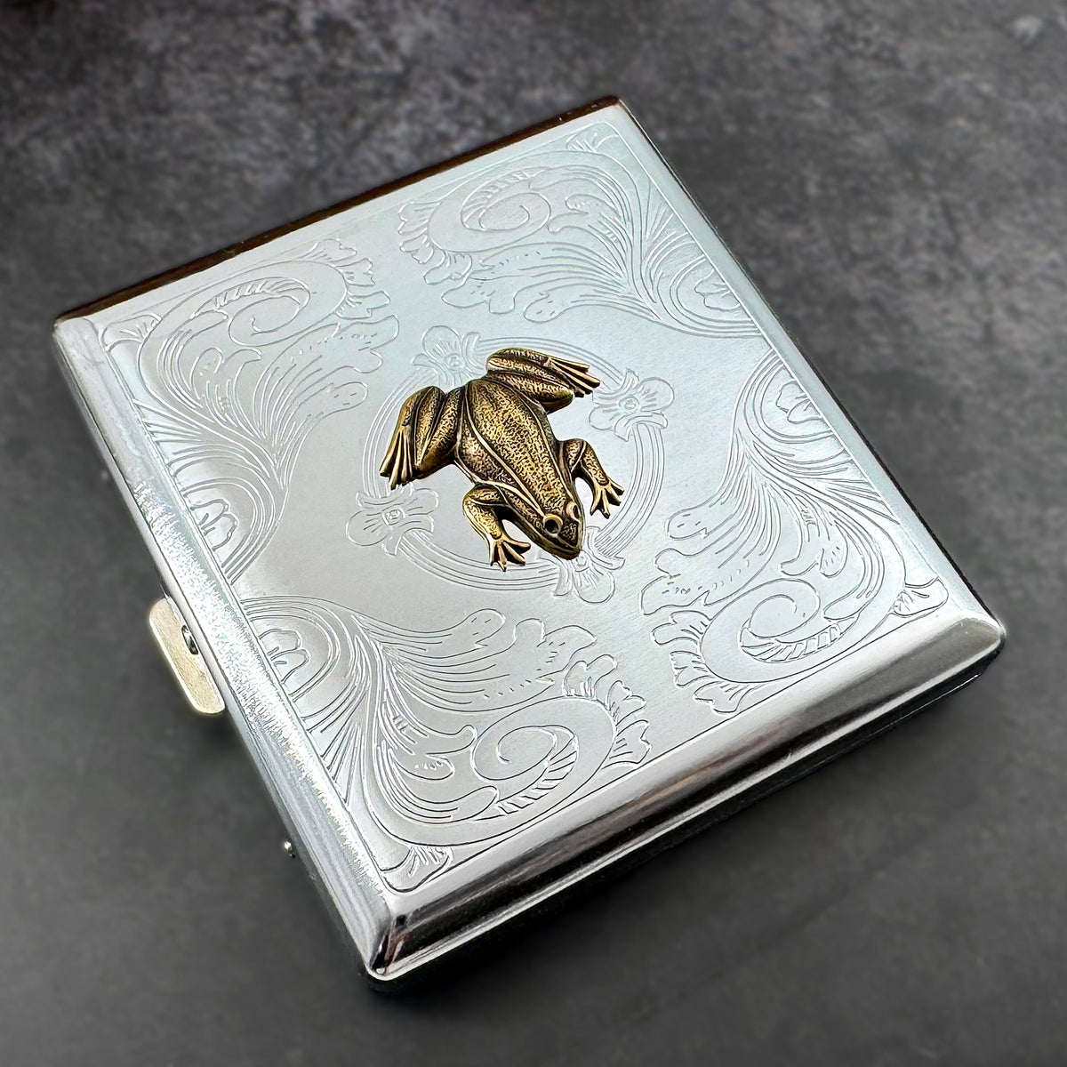 Close-up of bronze frog centerpiece with textured skin and splayed toes.