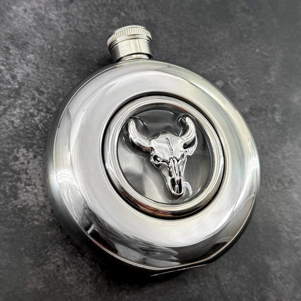 Mirror-finish 5 oz hip flask featuring a silver-toned bull skull centerpiece