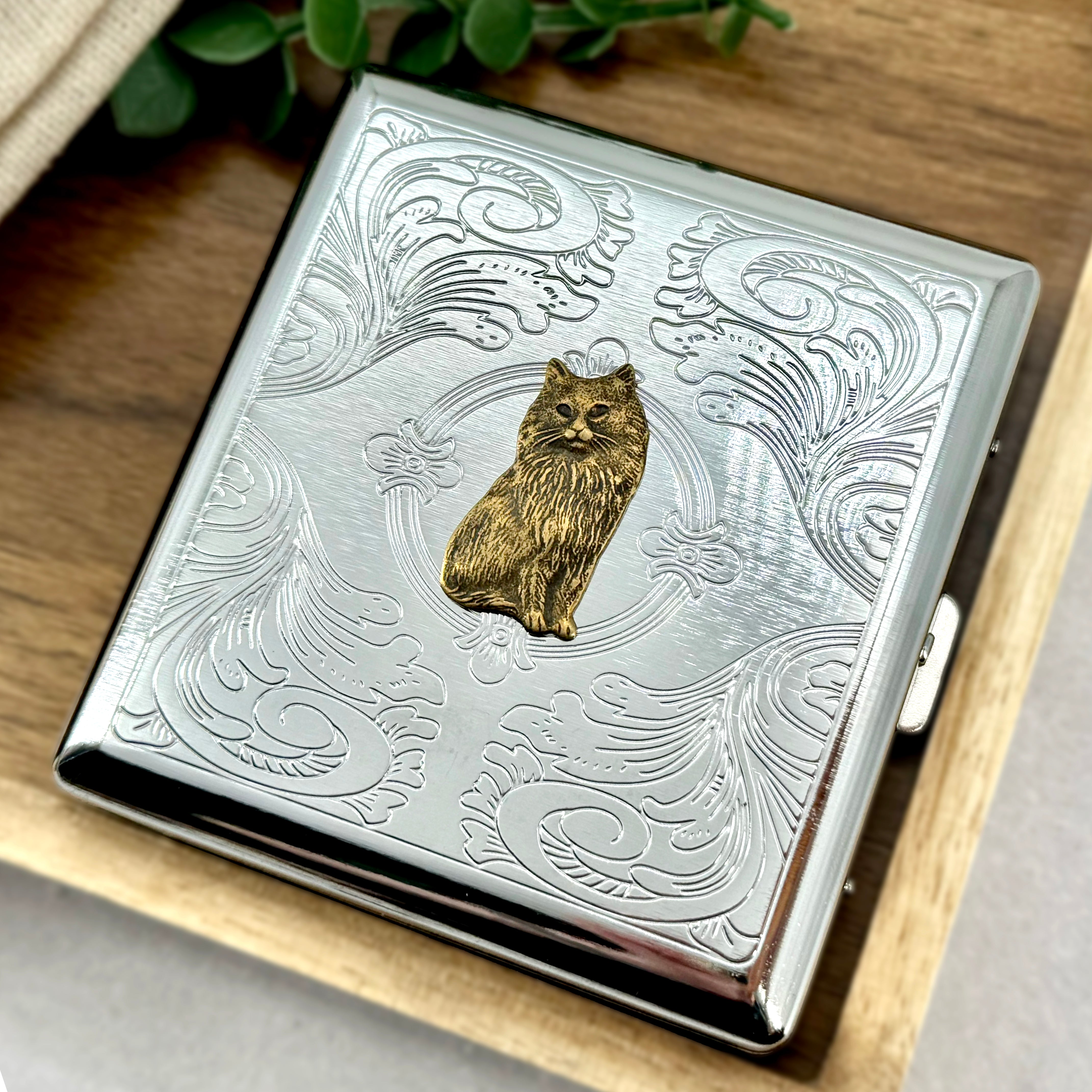 Metal card holder featuring antique-style Persian cat centerpiece