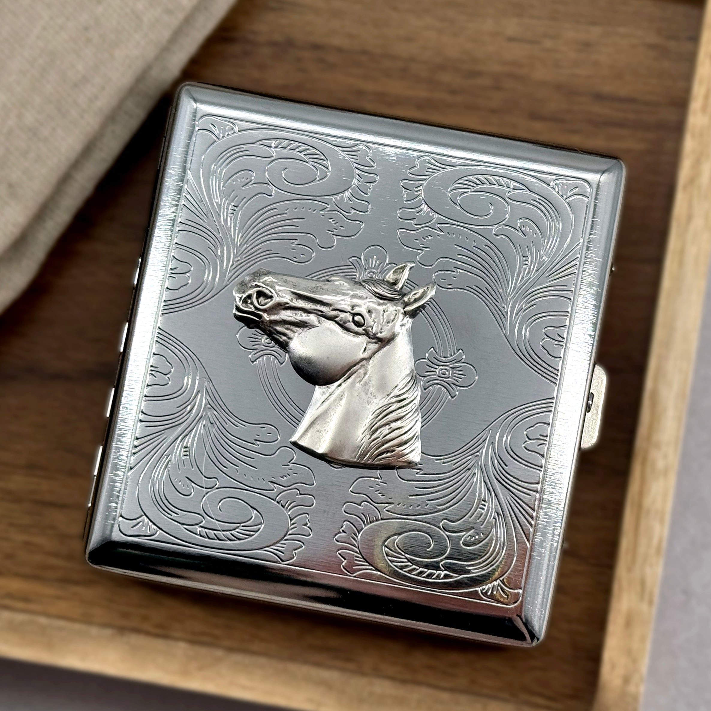 Horse lover metal card holder with snap closure